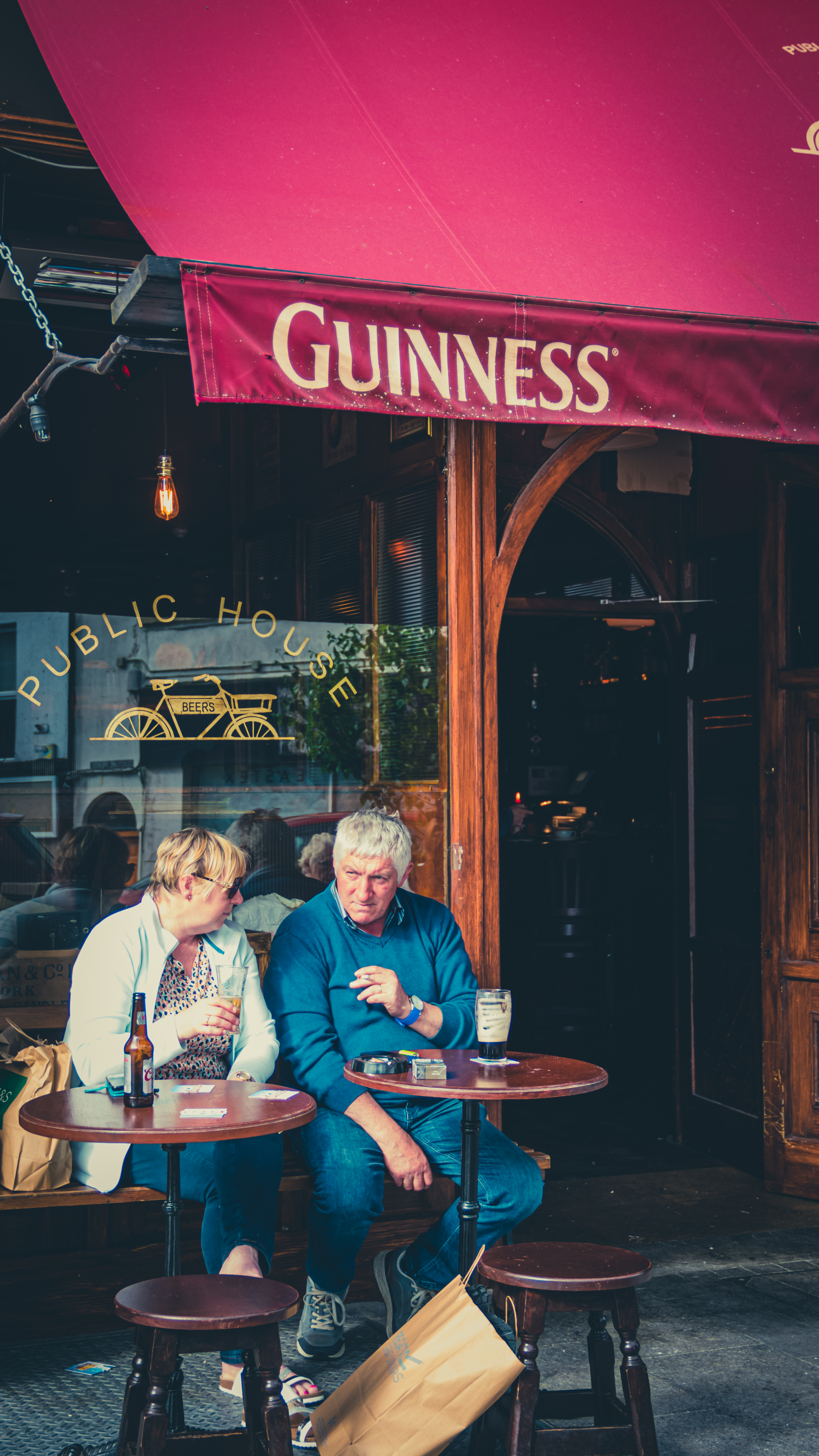 Pouring a perfect pint at Peddler Mac’s